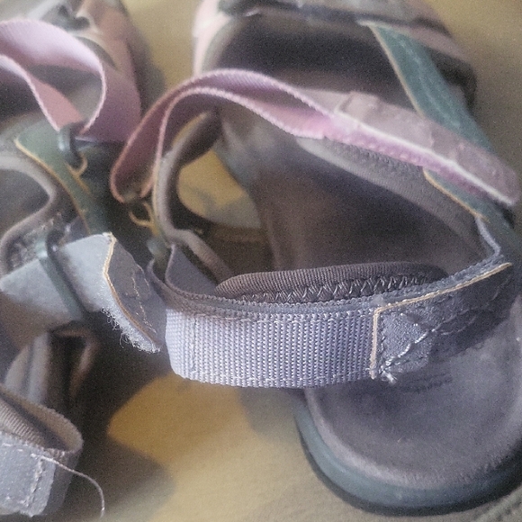 Earth Women's Sandals in Pink and Gray - Picture 2 of 5